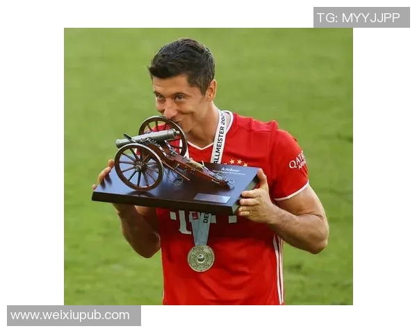 莱万重返德甲与旧主交锋拜仁球迷怒斥其忘恩负义情绪高涨